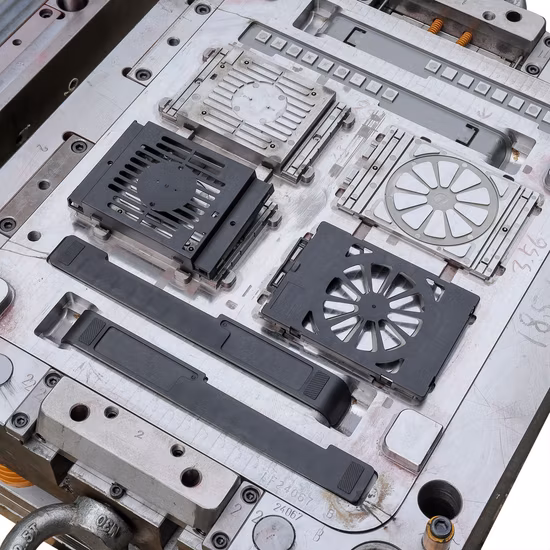 2K литьевая пластиковая форма